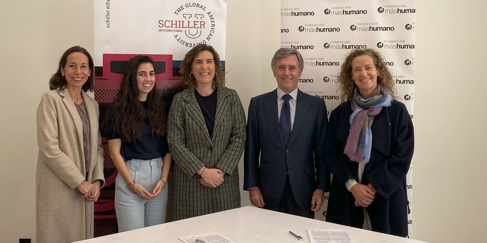 Acuerdo Schiller University y Fundacion mashumano equipo