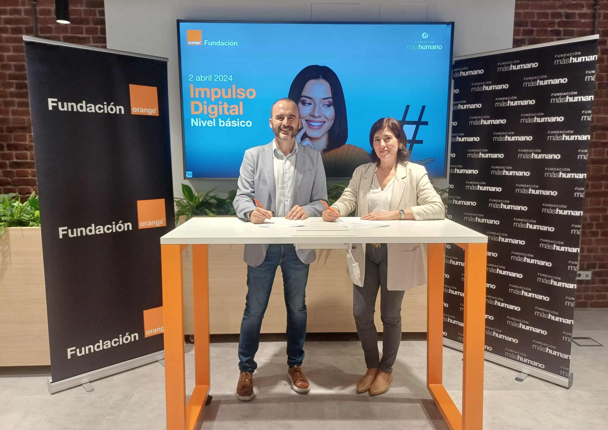 Fundación_orange_y_Fundación_máshumano_se_unen_para_la_formación_digital_de_las_mujeres_de_la_Comunidad_Madrid_